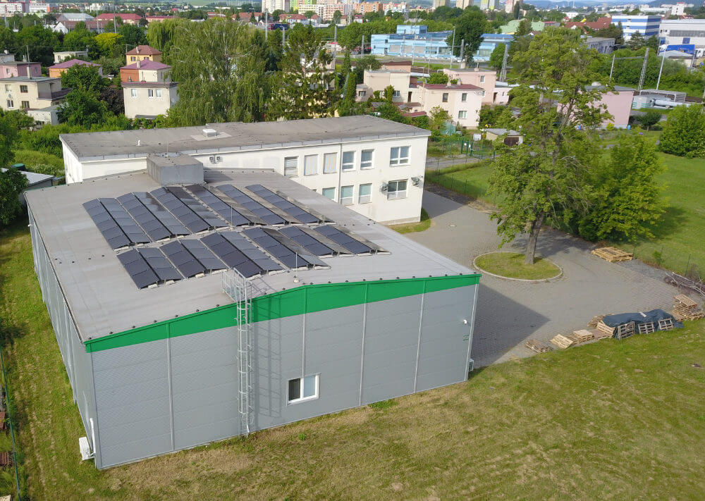 Výrobní hala s fotovoltaickou elektrárnou